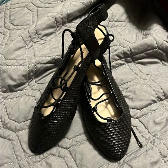 Nine West lace up ballet flats size 9, medium - Picture 1 of 7